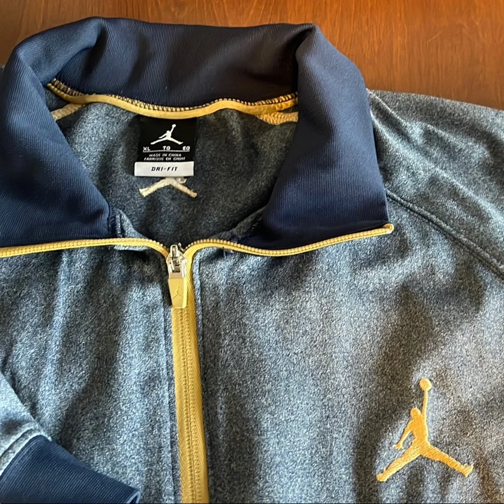 NIKE JUMPMAN Gray and Blue Windbreaker with Full Zip and Stand-Up Collar - Picture 3 of 12